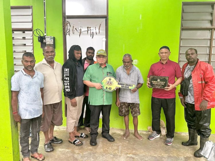 Penerima Rumah Dhuafa’ pertama, Mahendran A/L Anantham